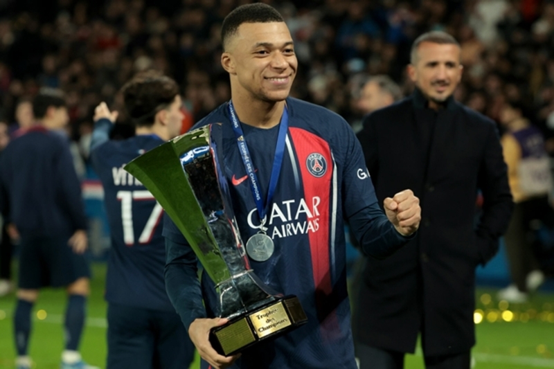Trong màu áo PSG, Mbappé giành nhiều danh hiệu quốc nội và trở thành ngôi sao chủ lực trên hàng công đội bóng thủ đô Paris.