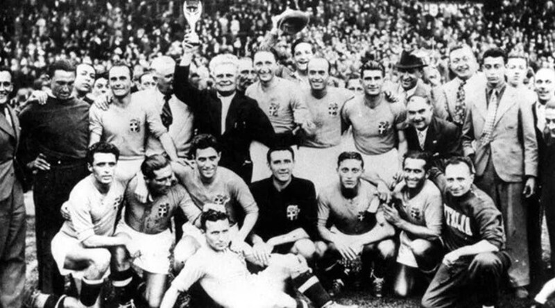 Italia là đội đầu tiên vô địch World Cup 2 lần liên tiếp
