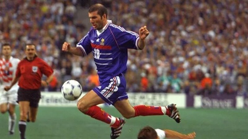 Zidane góp công lớn giúp tuyển Pháp vô địch World Cup lần đầu tiên trong lịch sử