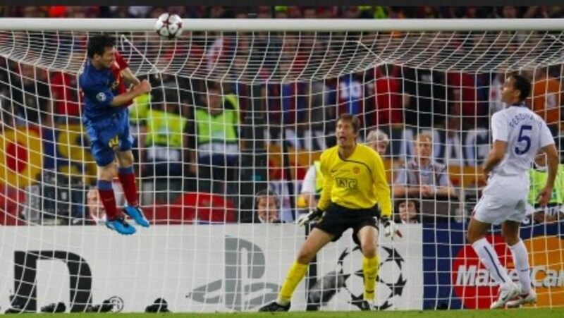 Dù chiều cao Messi khá khiêm tốn nhưng anh vẫn biết cách ghi bàn bằng đầu