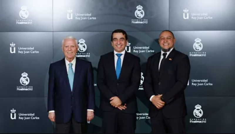 Sau khi giải nghệ, Roberto Carlos vẫn giữ vai trò đại sứ, khách mời và biểu tượng truyền cảm hứng trong bóng đá.