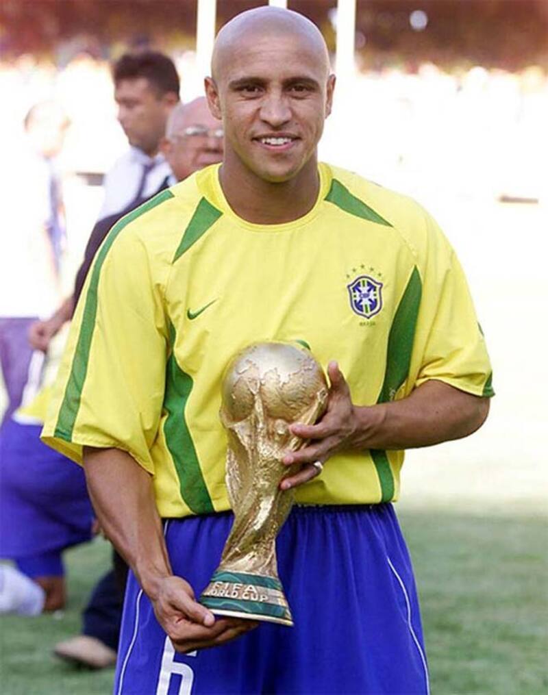 Trong màu áo Brazil, Roberto Carlos ghi dấu ấn với lối chơi tốc độ, mạnh mẽ và chức vô địch World Cup 2002.