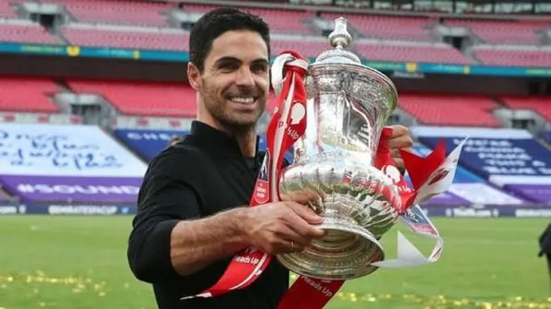 Mikel Arteta tái thiết Arsenal thành một tập thể khoa học và bản lĩnh từ đống đổ nát.