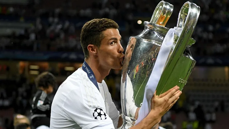 "Mister Champions League" ăn mừng bàn thắng tại sân chơi danh giá nhất châu Âu.